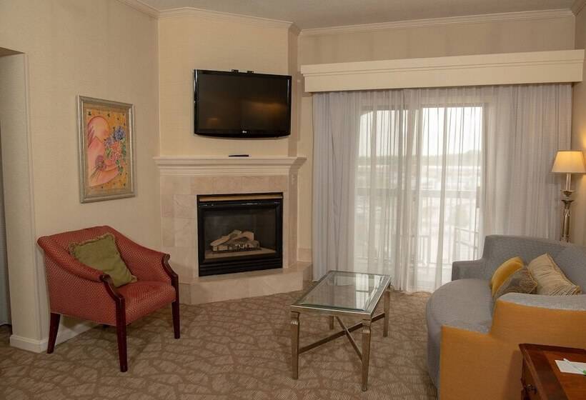 Отель Courtyard By Marriott Erie Ambassador Conference Center