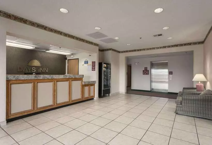 בית מלון כפרי Days Inn By Wyndham Jefferson City