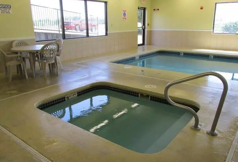 בית מלון כפרי Days Inn By Wyndham Jefferson City