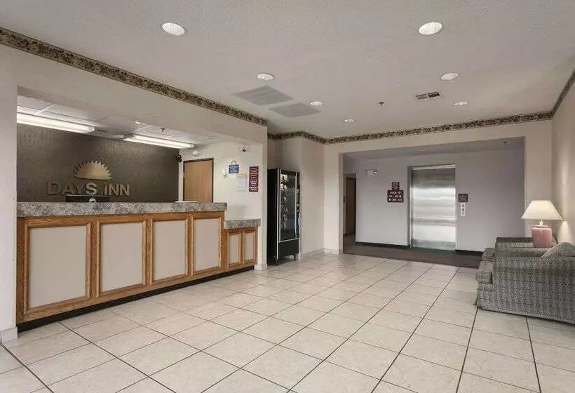 בית מלון כפרי Days Inn By Wyndham Jefferson City