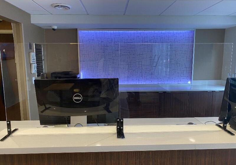 فندق Fairfield Inn Rochester Airport