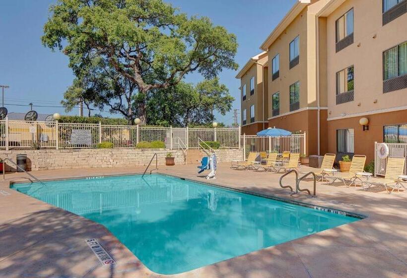 فندق Fairfield Inn & Suites By Marriott San Antonio Seaworld / Westover Hills