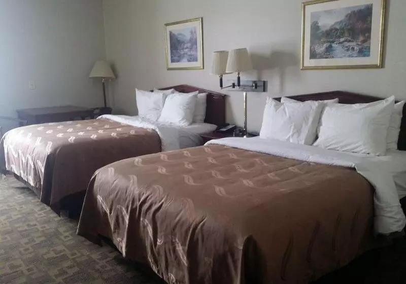בית מלון כפרי Quality Inn & Suites Schoharie Near Howe Caverns
