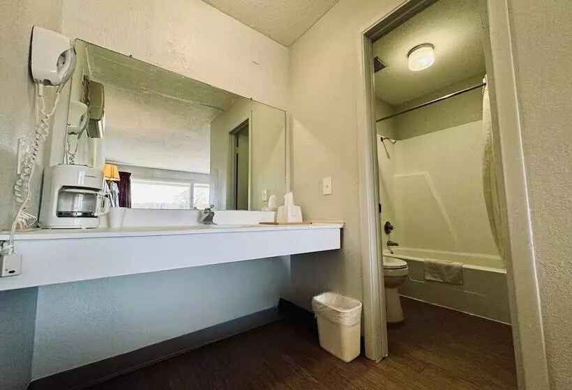 호텔 Rodeway Inn Church Hill Tri Cities Area