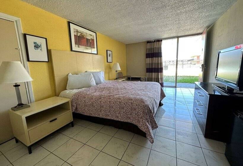 בית מלון כפרי Travelodge By Wyndham Lumberton