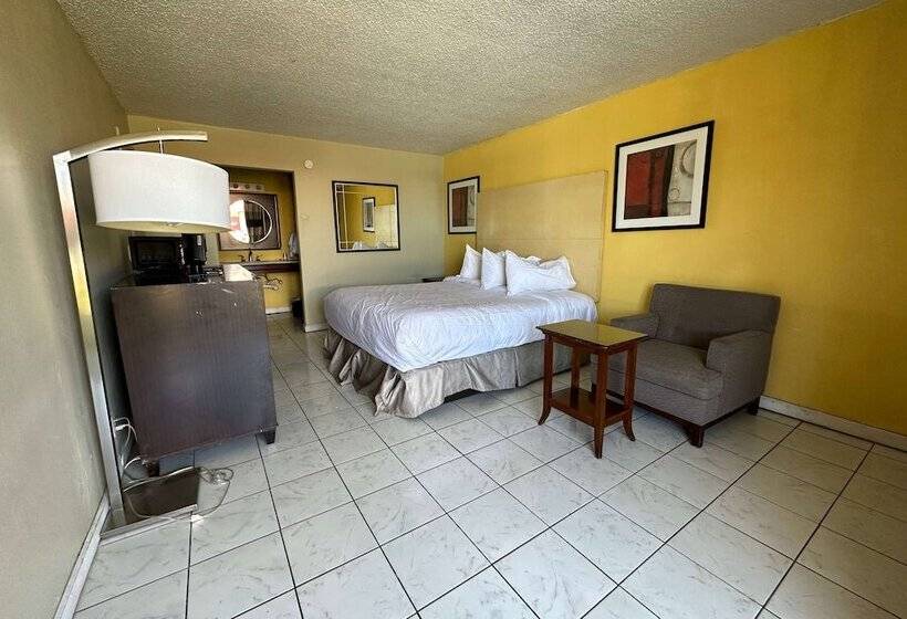 בית מלון כפרי Travelodge By Wyndham Lumberton