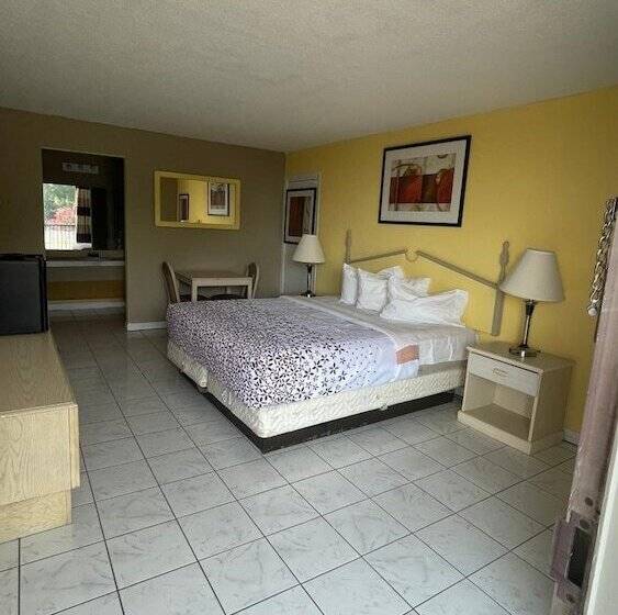 בית מלון כפרי Travelodge By Wyndham Lumberton