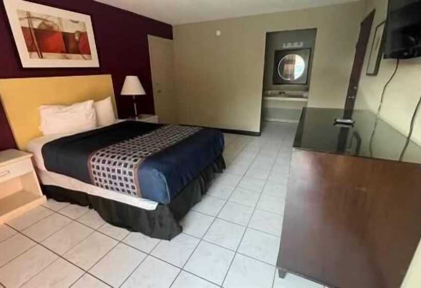 בית מלון כפרי Travelodge By Wyndham Lumberton