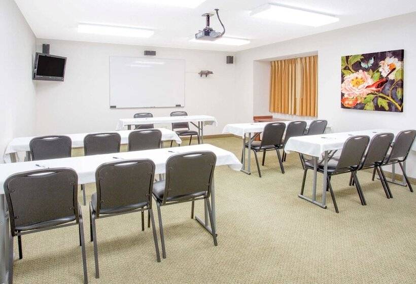 Microtel Inn And Suites Gassaway