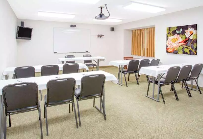 Microtel Inn And Suites Gassaway