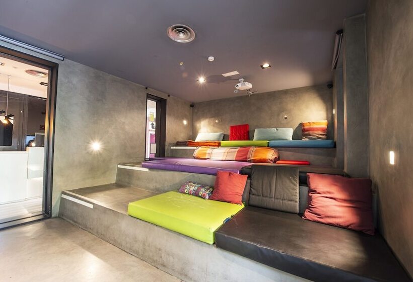 هاستل Safestay Madrid Central