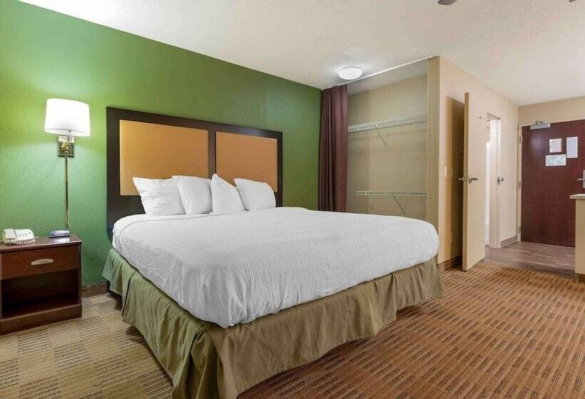 Extended Stay America Suites   Chicago   Schaumburg   I 90