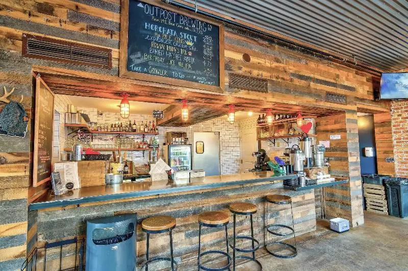 Hotel Basecamp Tahoe South