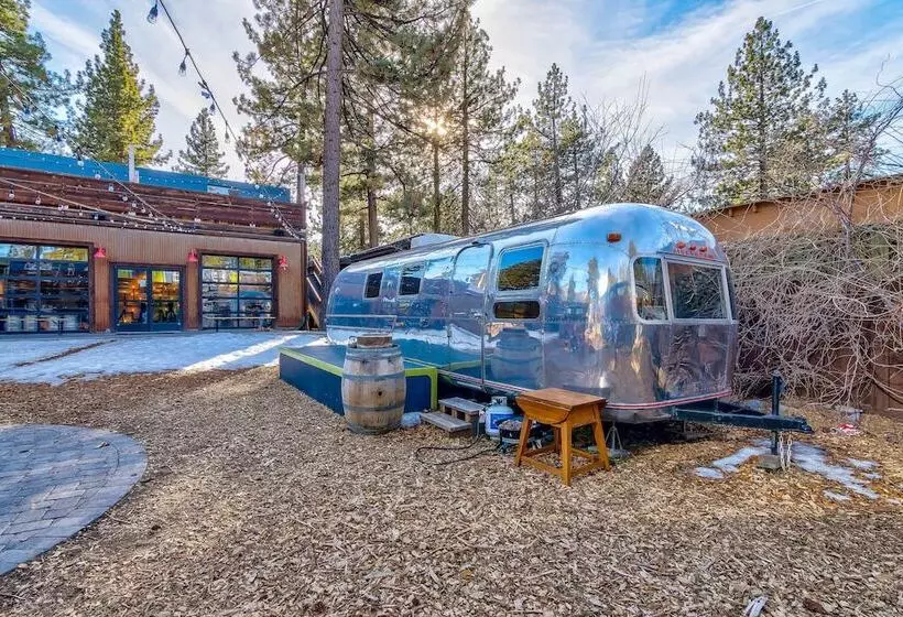 Hotel Basecamp Tahoe South