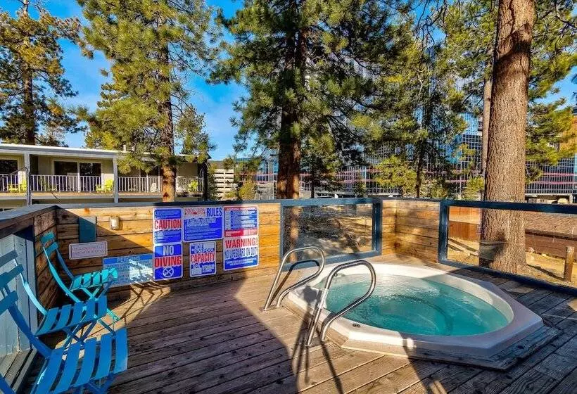 Hotel Basecamp Tahoe South