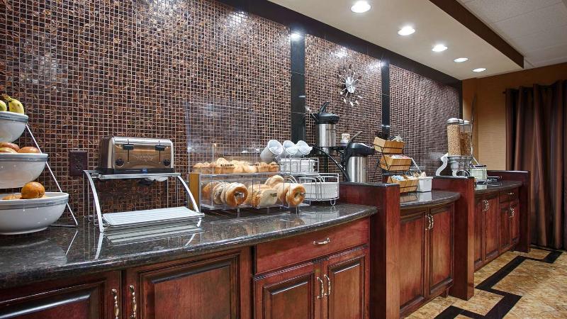 فندق Best Western Plus Midwest Inn & Suites