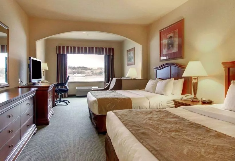 酒店 Clarion Suites