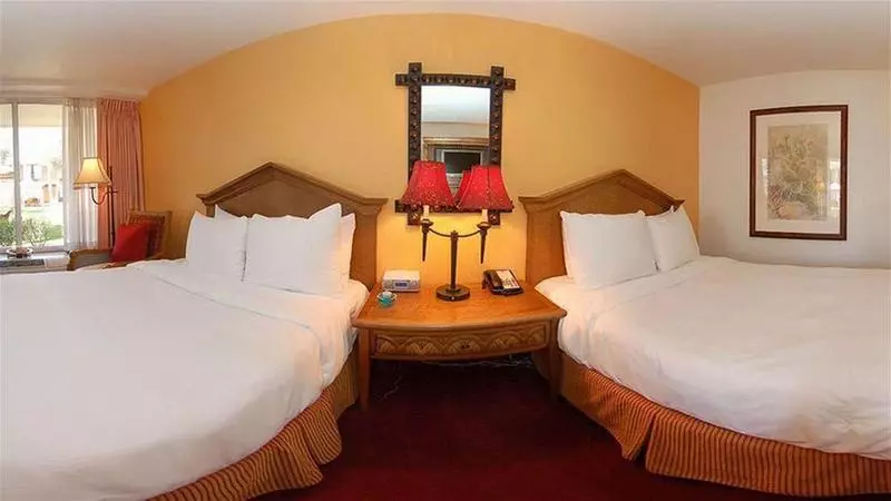 酒店 Clarion Suites