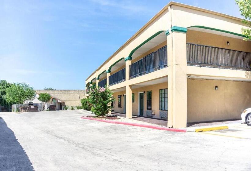 בית מלון כפרי Country Hearth Inn & Suites San Antonio Medical Center