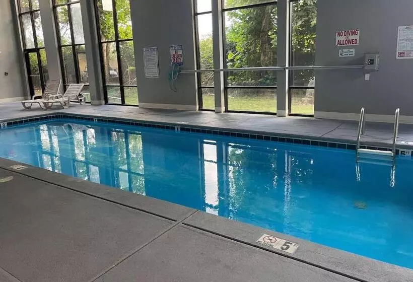 호텔 Days Inn & Suites By Wyndham Murfreesboro