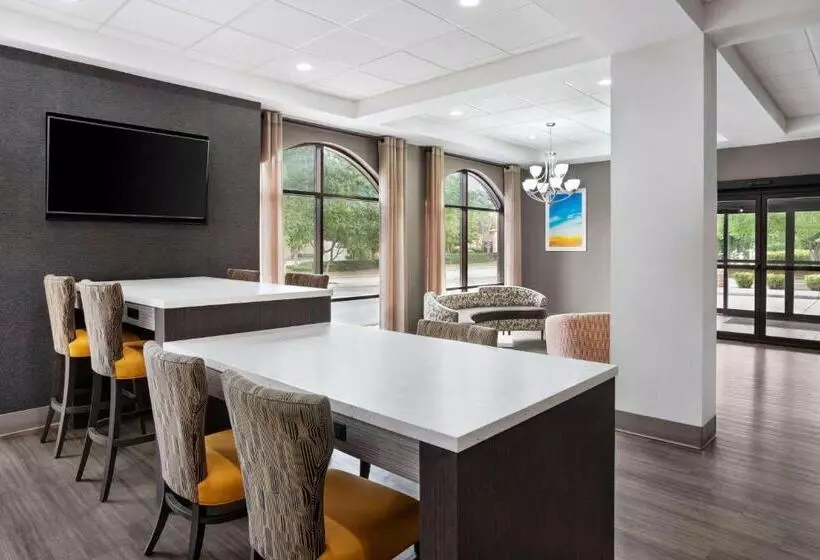 호텔 Days Inn & Suites By Wyndham Murfreesboro