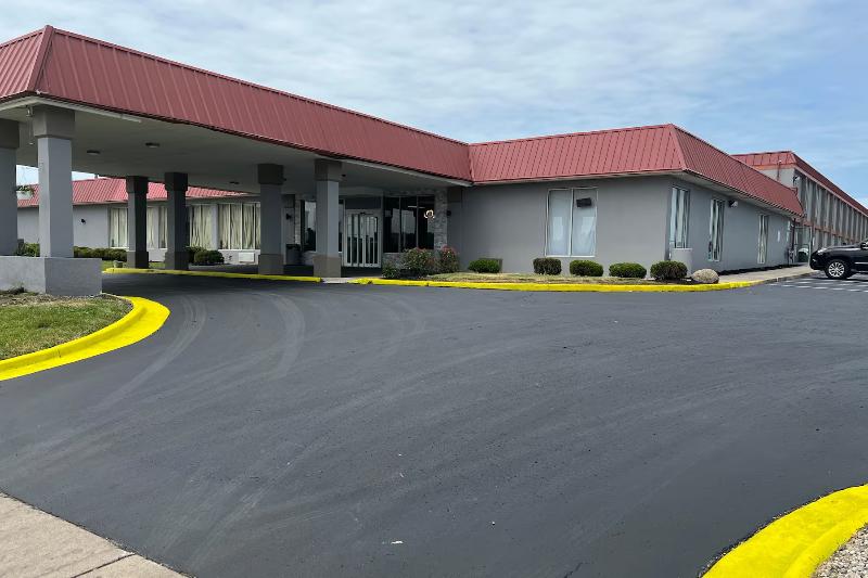 Отель Days Inn & Suites By Wyndham Springfield Oh