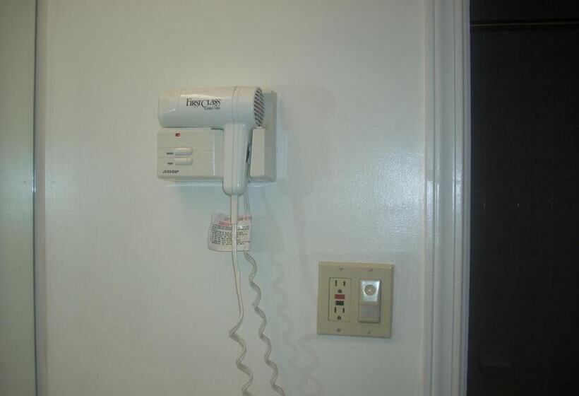 هتل Economy Inn Seaside