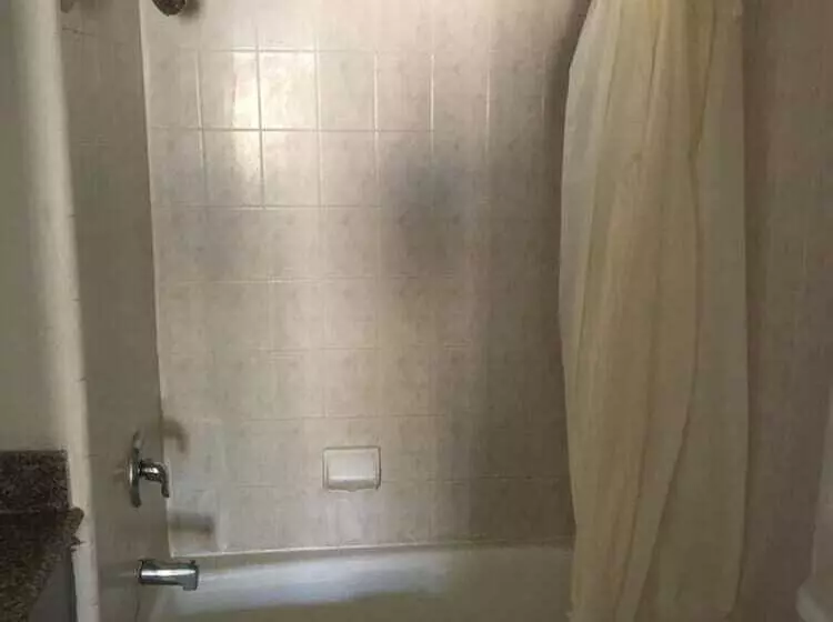 בית מלון כפרי Economy Inn Seaside