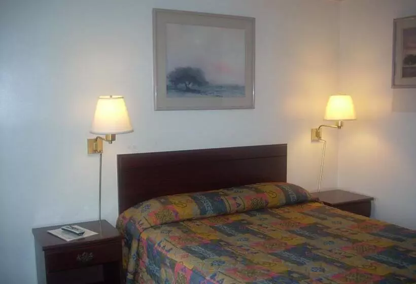 בית מלון כפרי Economy Inn Seaside