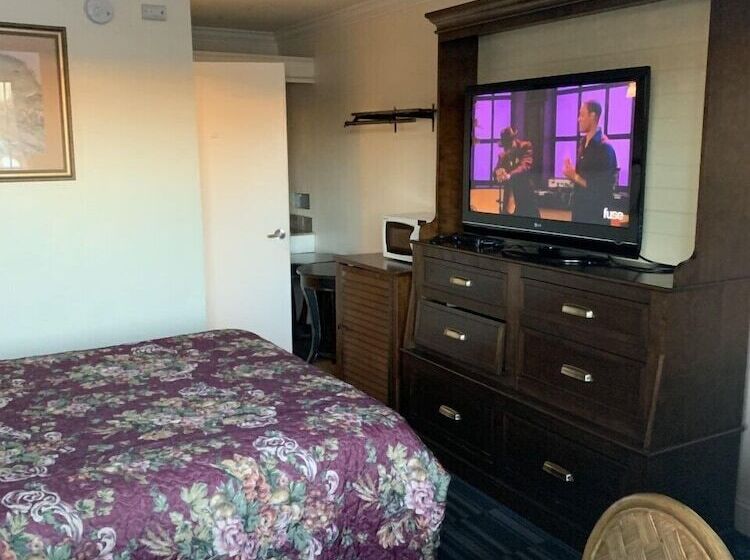 هتل Economy Inn Seaside