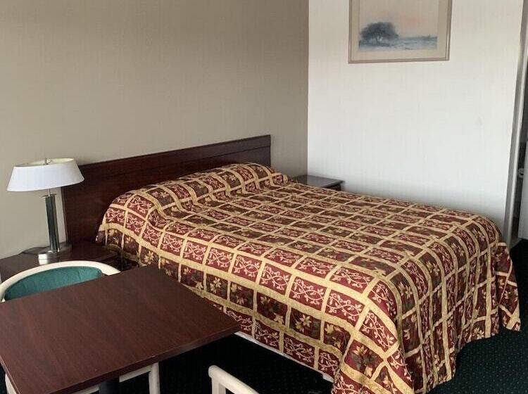 هتل Economy Inn Seaside