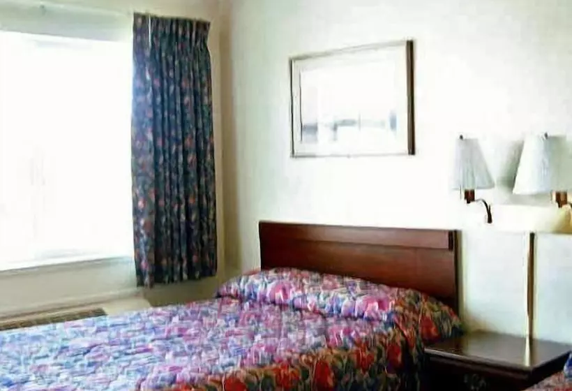 בית מלון כפרי Economy Inn Seaside