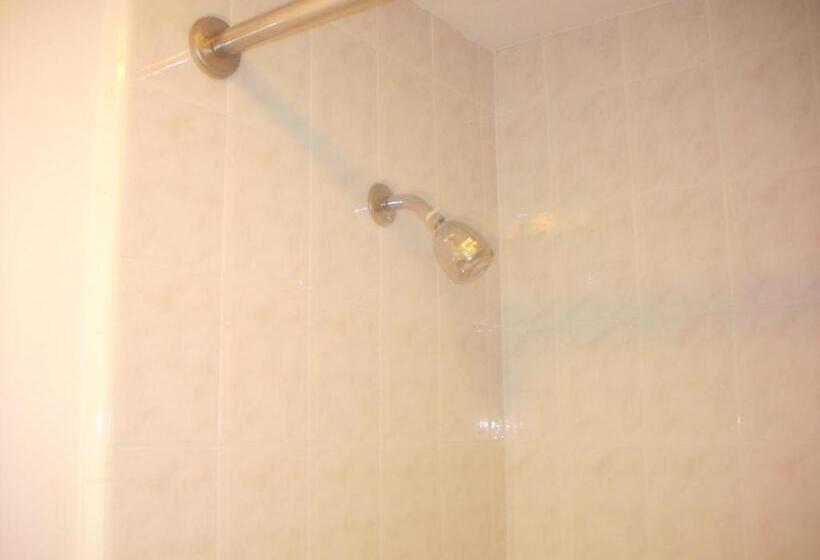 هتل Economy Inn Seaside