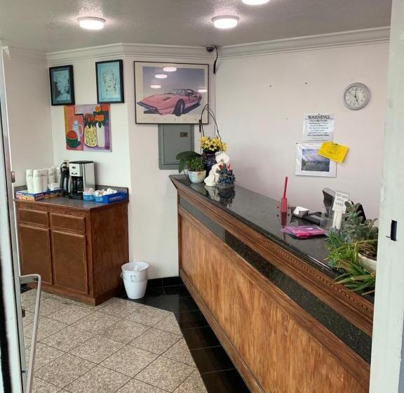 هتل Economy Inn Seaside