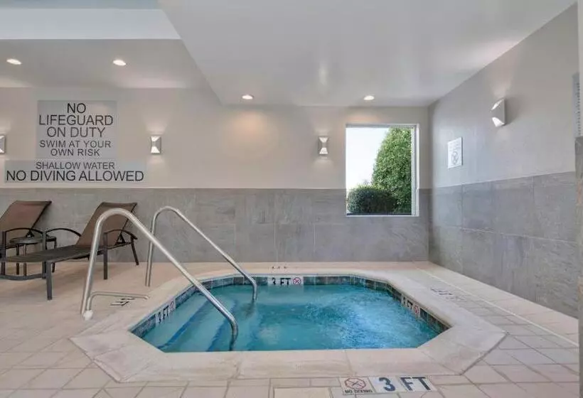 בית מלון כפרי Fairfield Inn & Suites By Marriott Greenwood