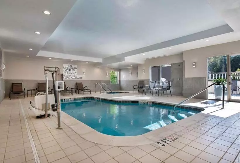 בית מלון כפרי Fairfield Inn & Suites By Marriott Greenwood