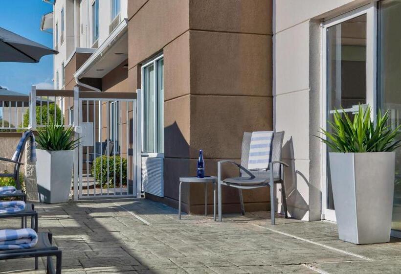 فندق Fairfield Inn & Suites By Marriott Greenwood