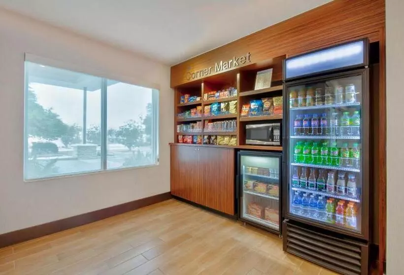 בית מלון כפרי Fairfield Inn & Suites By Marriott Greenwood