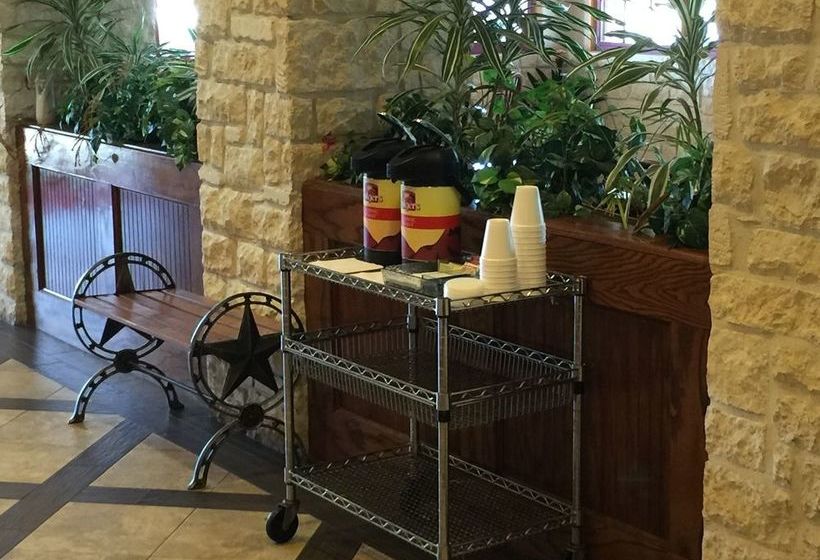 Отель Fredericksburg Hill Country