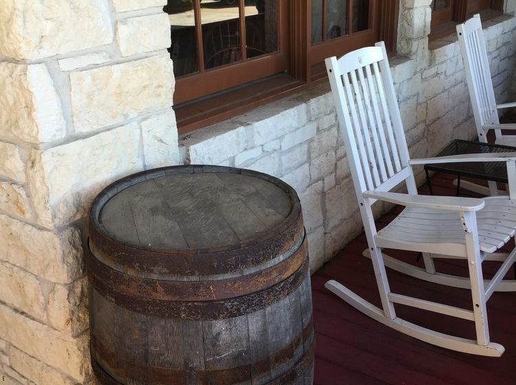 Отель Fredericksburg Hill Country