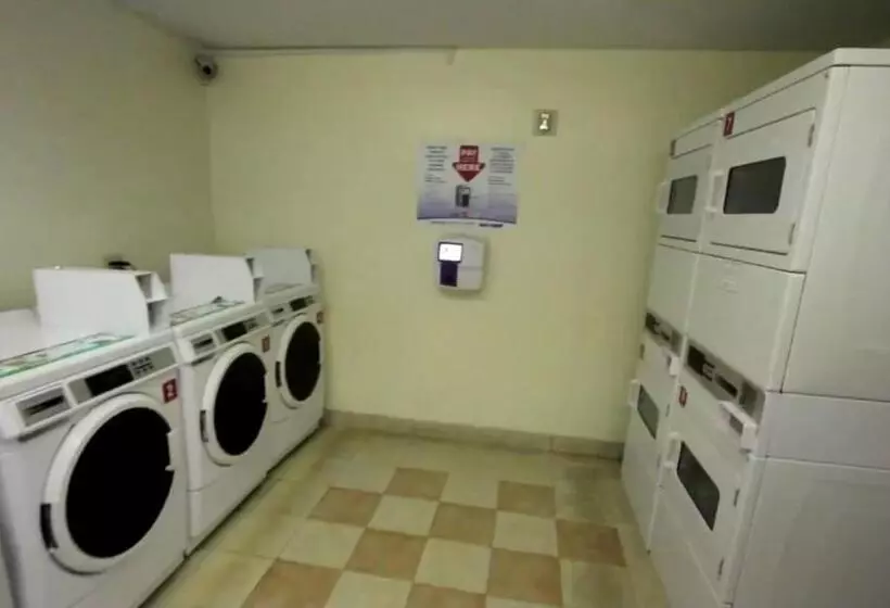 בית מלון כפרי Intown Suites Extended Stay Gulfport