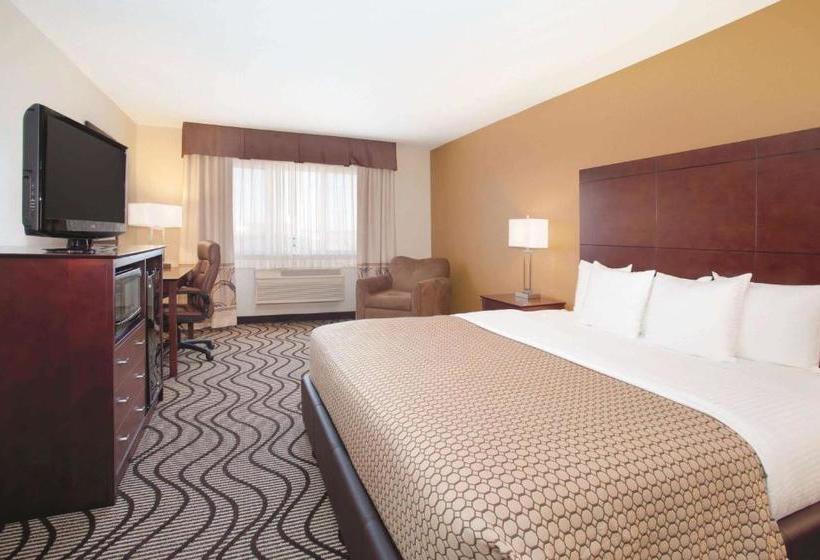 Отель La Quinta Inn & Suites By Wyndham Castle Rock