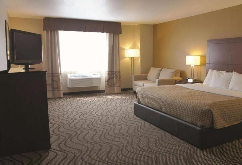 Отель La Quinta Inn & Suites By Wyndham Castle Rock