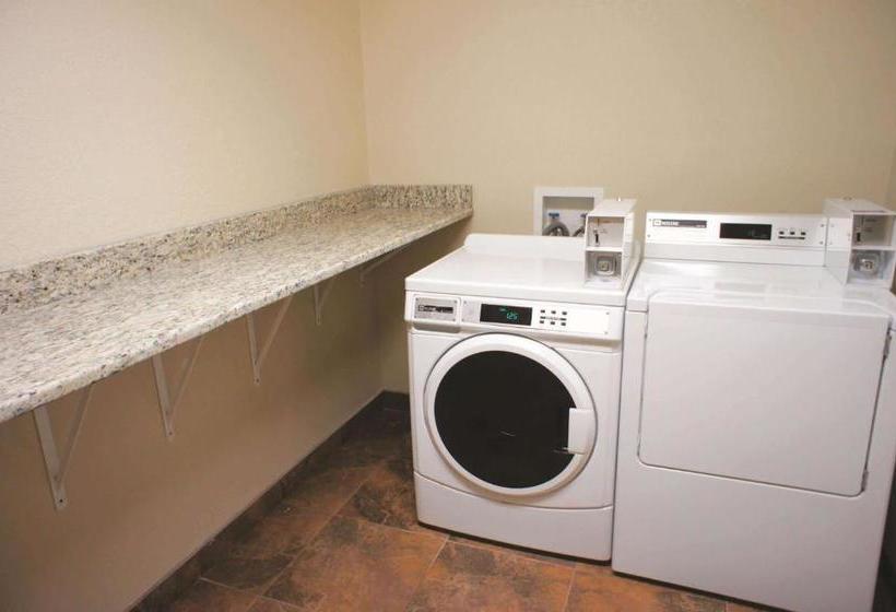 Отель La Quinta Inn & Suites By Wyndham Castle Rock