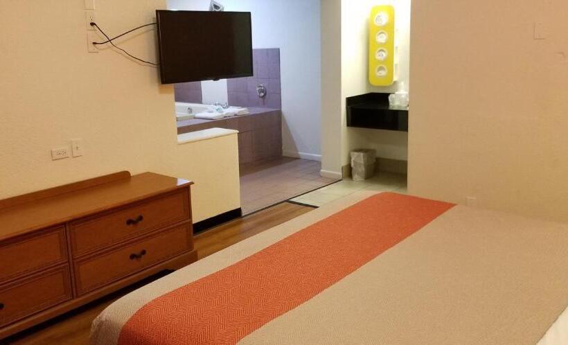 فندق Fairbridge Inn Express North Lima