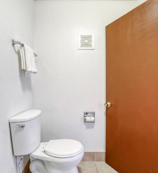 فندق Fairbridge Inn Express North Lima