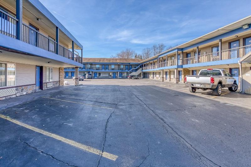 فندق Fairbridge Inn Express North Lima