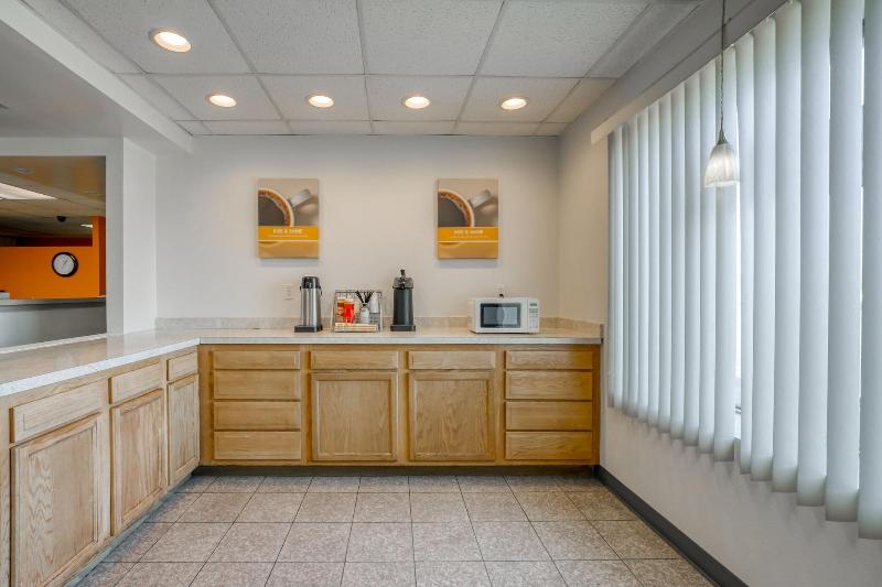 فندق Fairbridge Inn Express North Lima