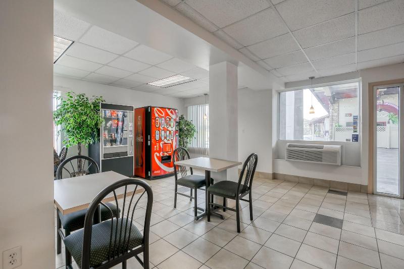 فندق Fairbridge Inn Express North Lima