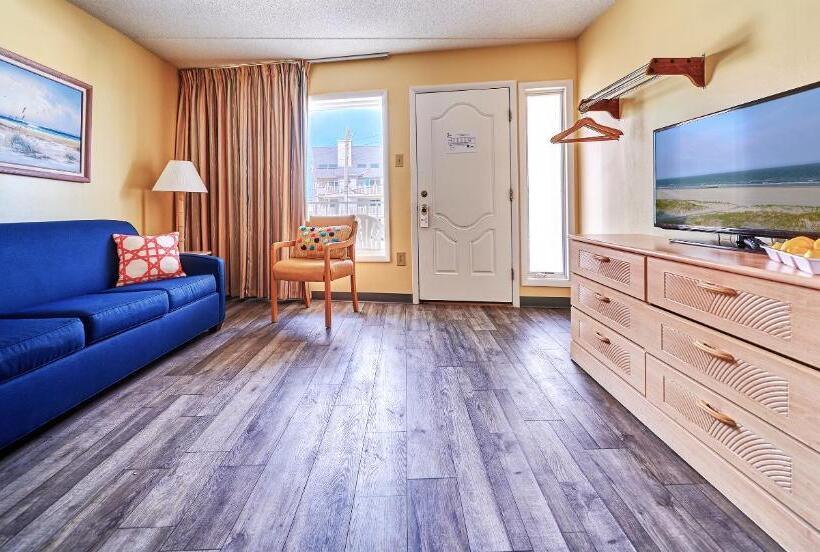 Acacia Beachfront Resort